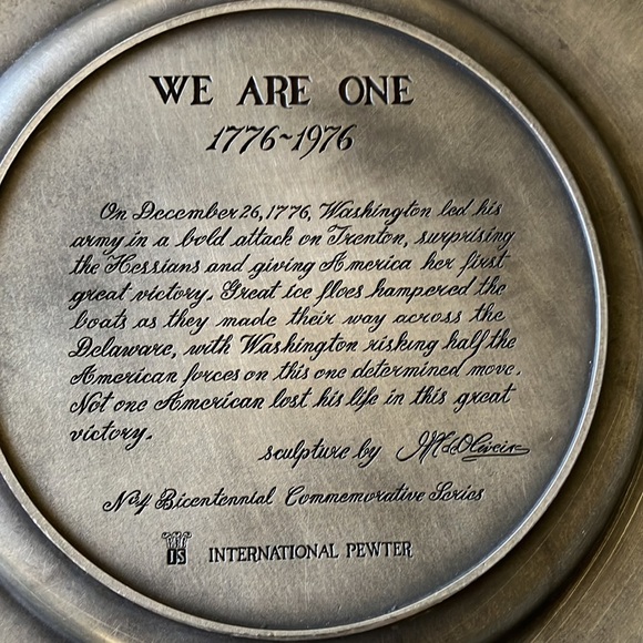 Bicentennial Commemorative Pewter Plate, We Are One Crossing the Delware - Picture 3 of 9